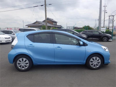 Toyota Prius C Hybrid 2013-S Grade