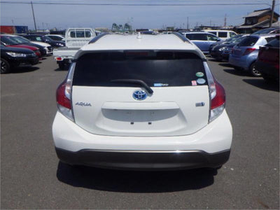 Toyota Prius C Hybrid 2015 X Urban
