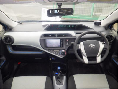Toyota Prius C Hybrid 2013-S Grade