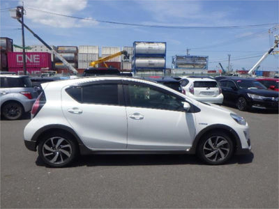 Toyota Prius C Hybrid 2015 X Urban